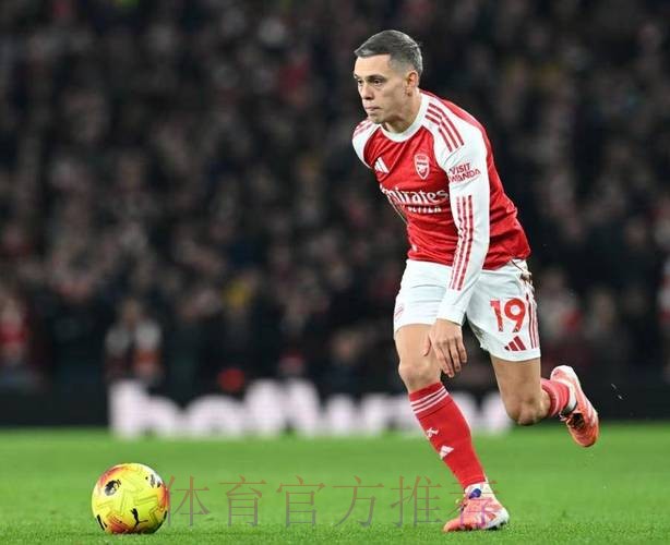 曼城体验卡到期!约克雷斯点射19连中,阿森纳1-0埃弗顿重返榜首 曼城体验卡到期!约克雷斯点射19连中,阿森纳1-0埃弗顿重返榜首