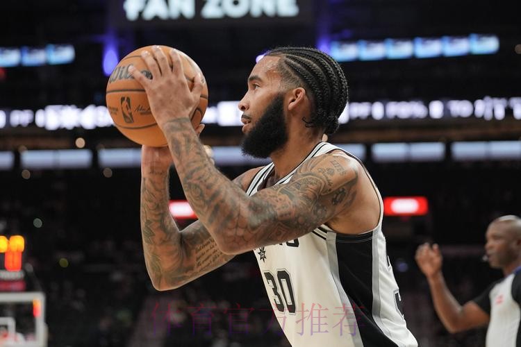 尚帕尼突破分球 科内特跟进双手暴扣 尚帕尼突破分球 科内特跟进双手暴扣