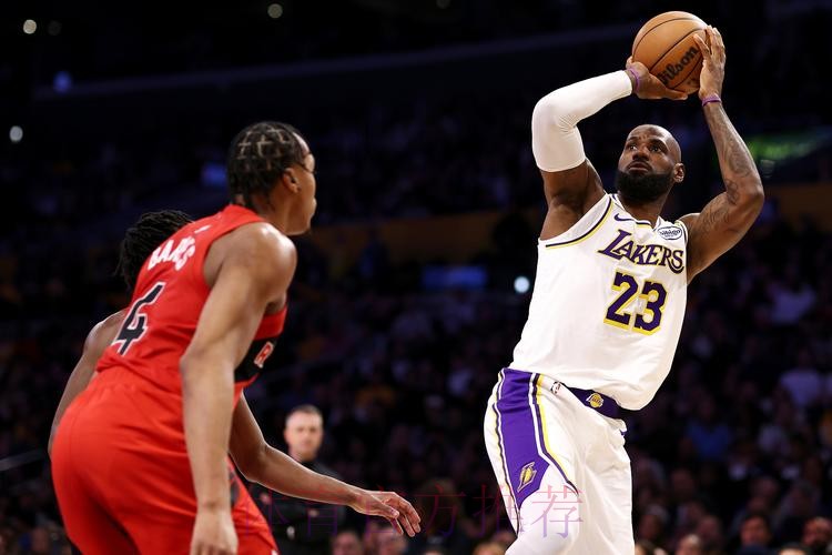 詹姆斯得分突破51000分成NBA历史第一人 湖人胜猛龙 詹姆斯得分突破51000分成NBA历史第一人 湖人胜猛龙